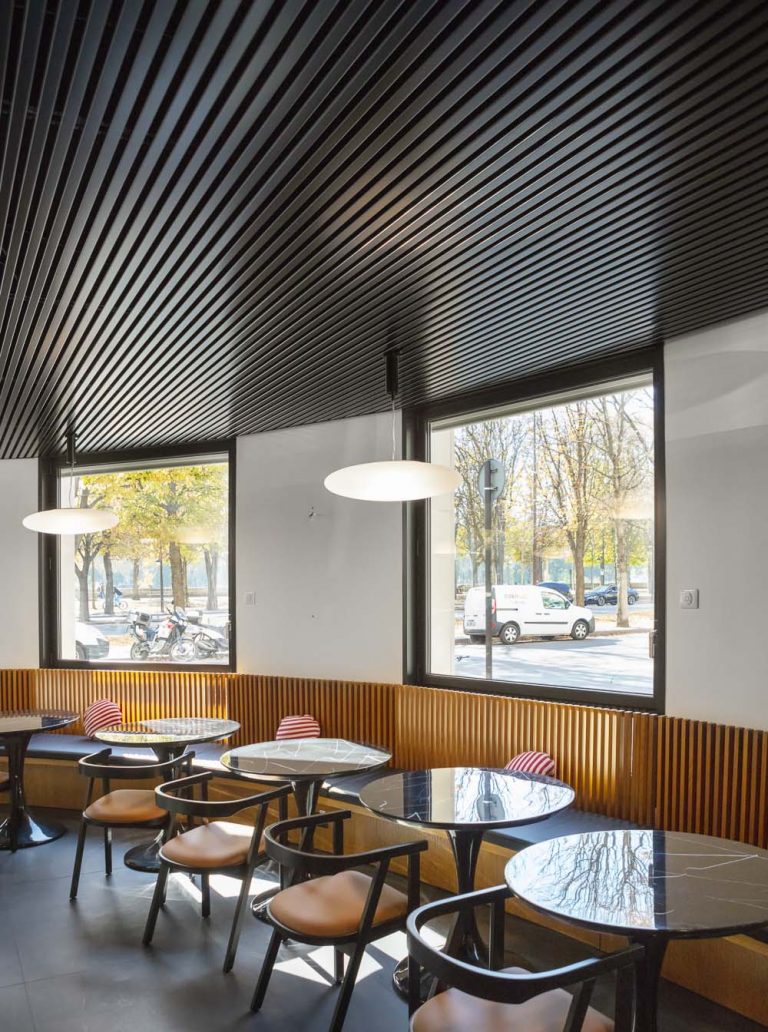 16, cours Albert 1er Paris smart ceiling